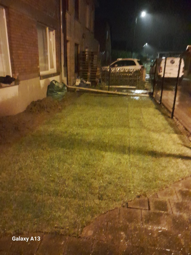 Pose de clotures et panneaux. Pose de clotures et panneaux.