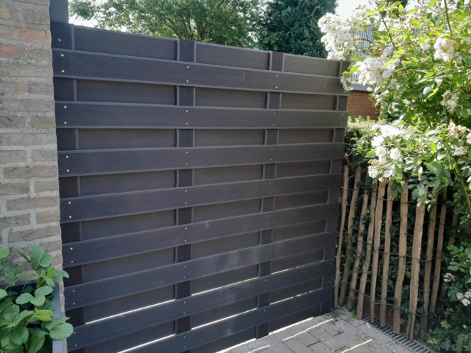 Pose de clotures et panneaux. Pose de clotures et panneaux.