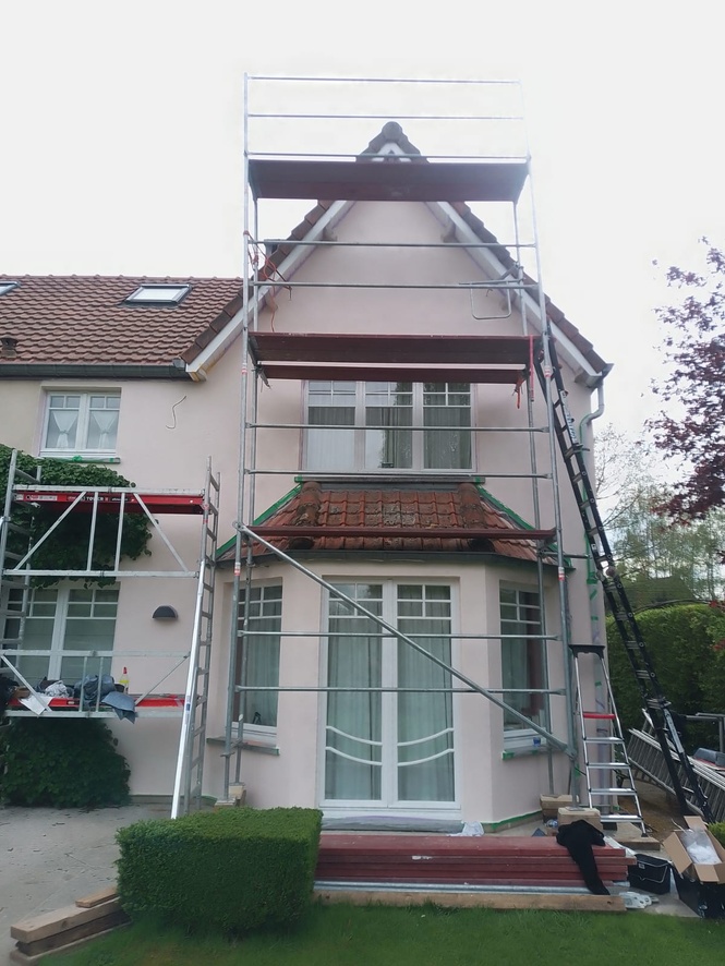 Façade : isolation, peinture et crépi mais aussi réparation de corniches ou gouttières