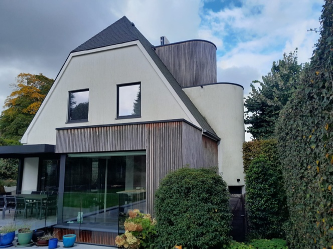 Façade : isolation, peinture et crépi mais aussi réparation de corniches ou gouttières