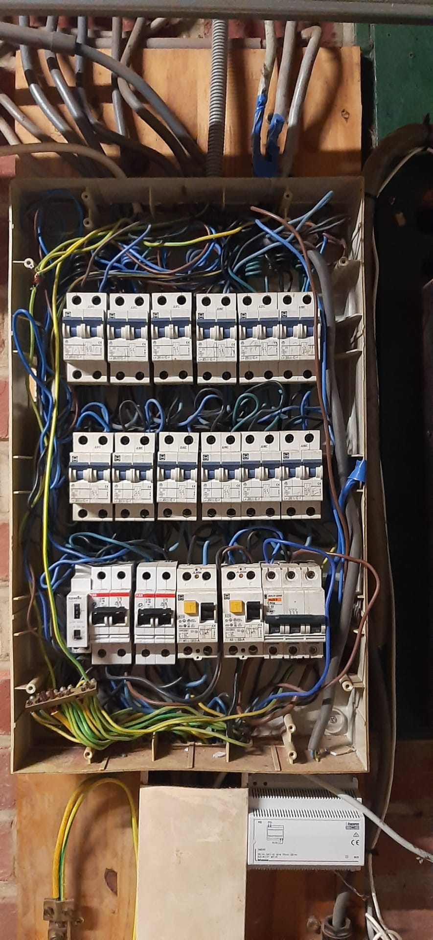 Electriciens pour tout problème d'electricité, d'installations electriques ou conformité electrique