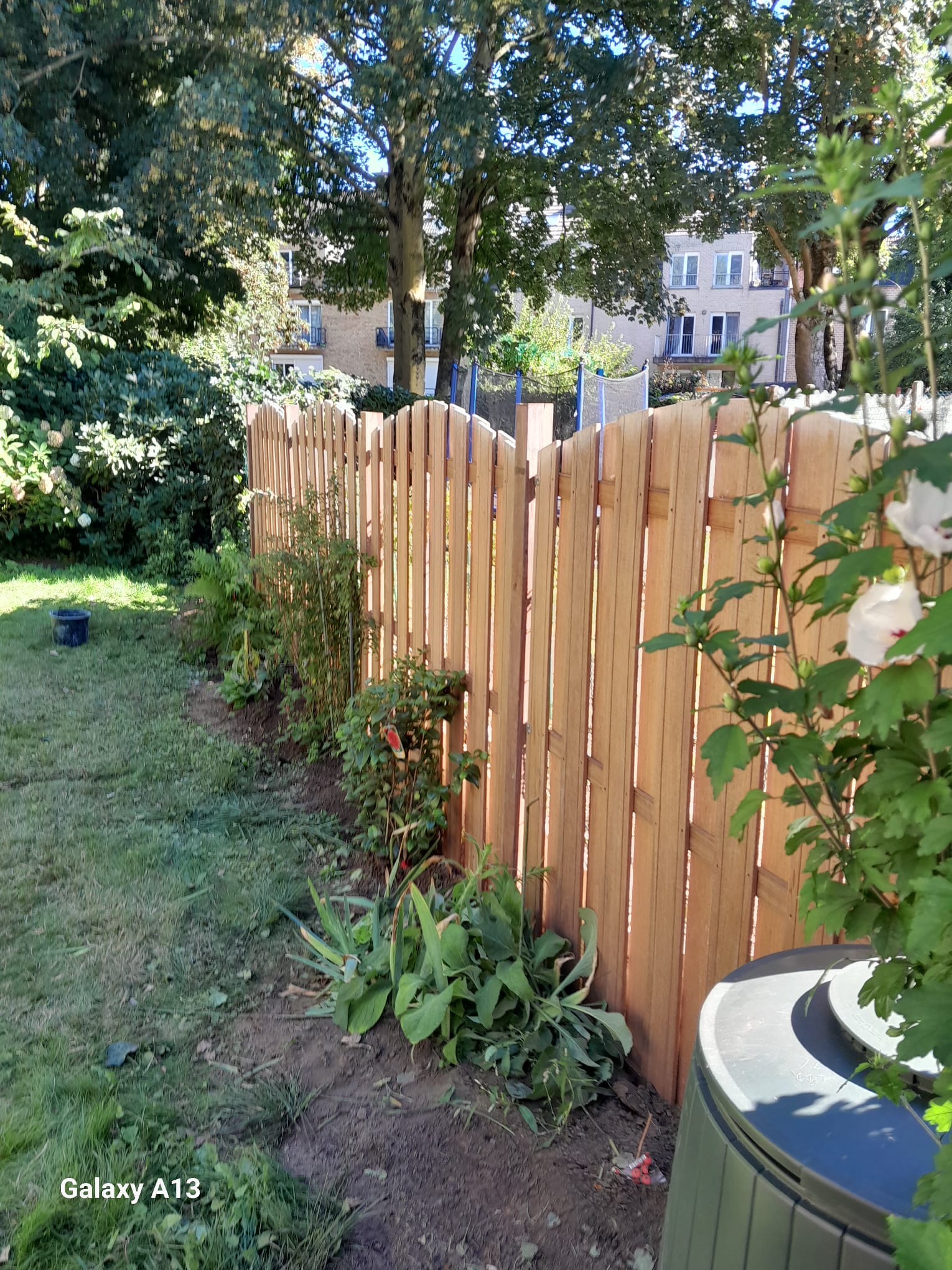 Pose de clotures et panneaux. Pose de clotures et panneaux.