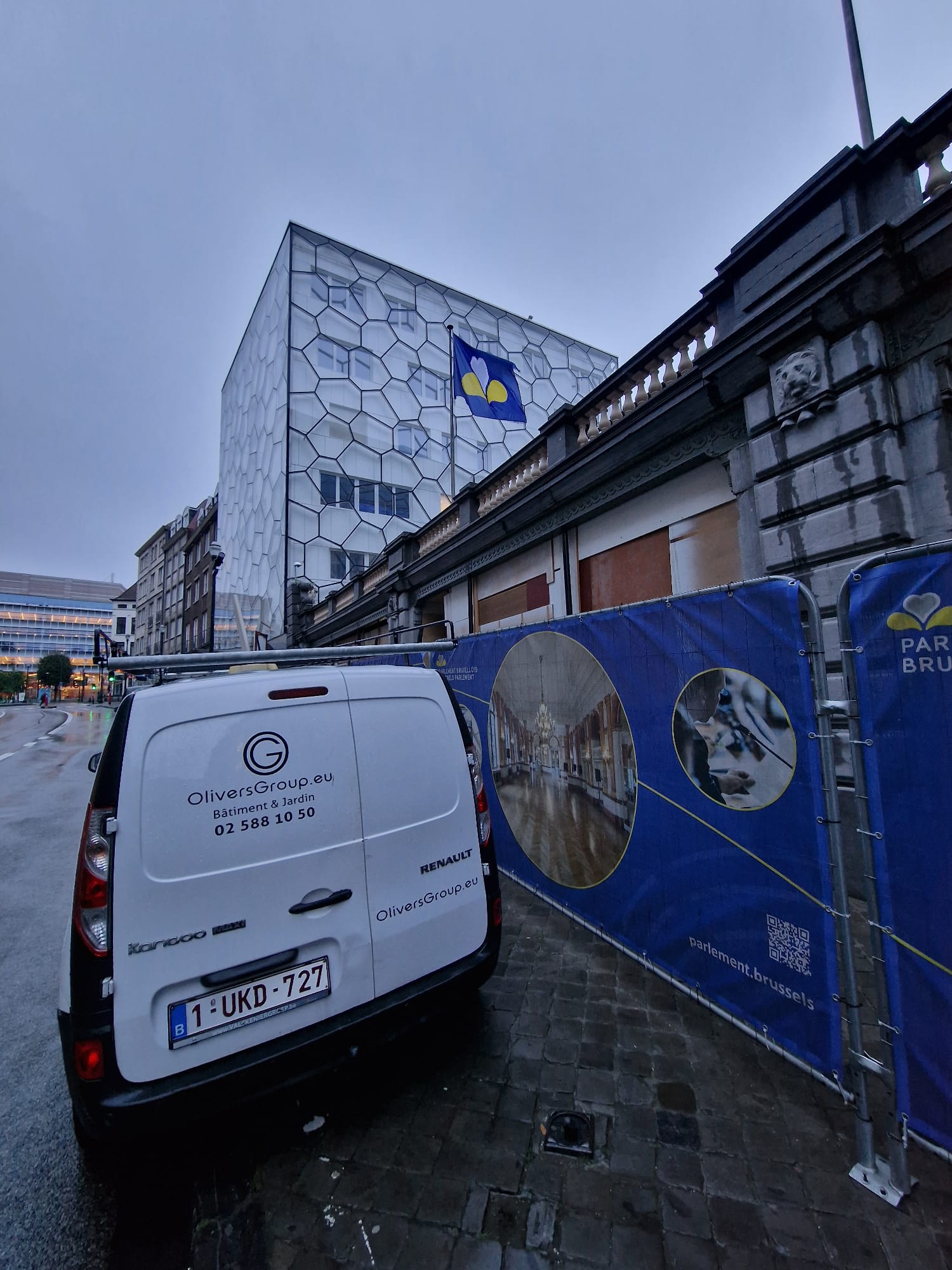 Pose de Gazon au Parlement Bruxellois