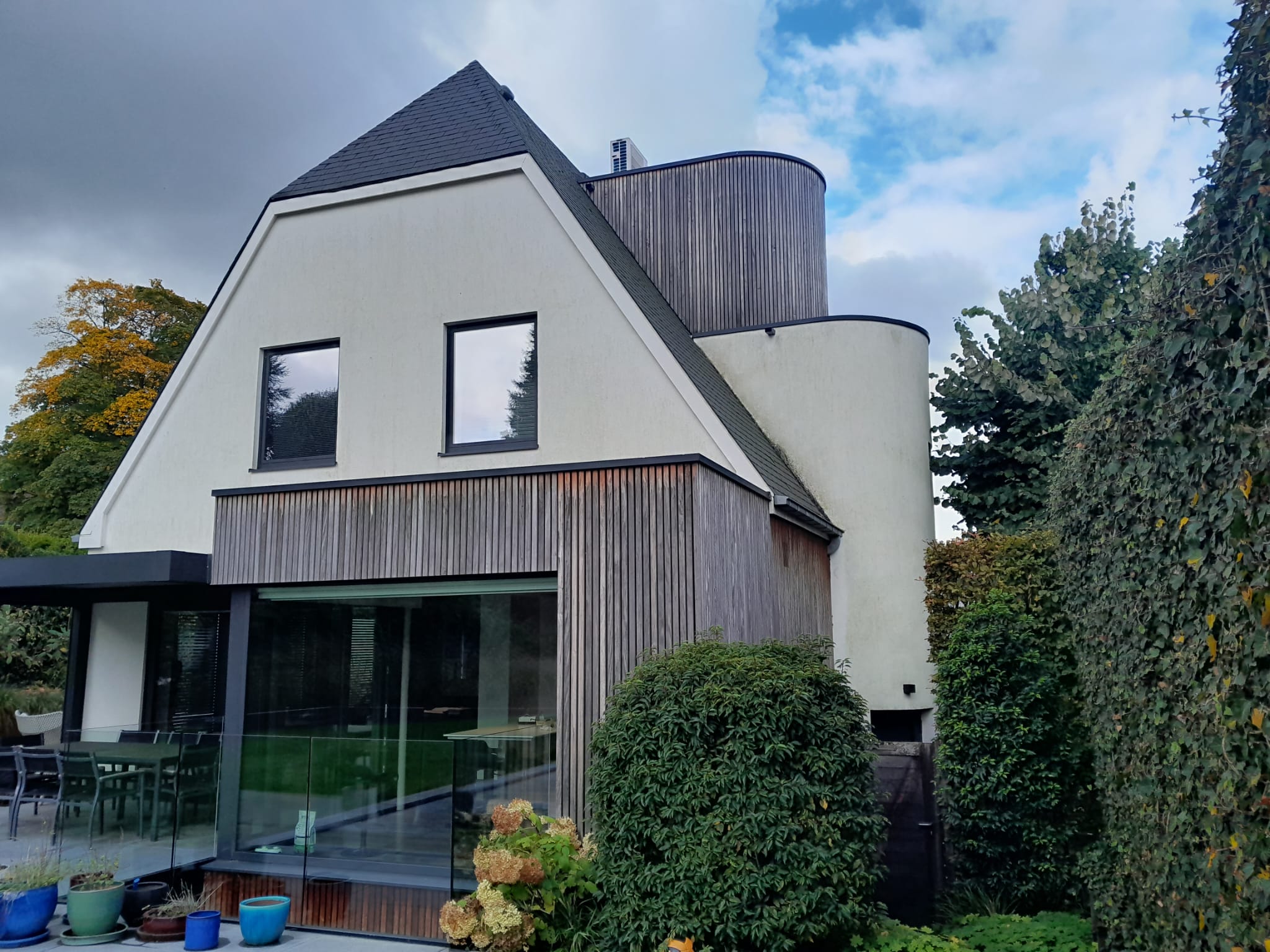 Façade : isolation, peinture et crépi mais aussi réparation de corniches ou gouttières